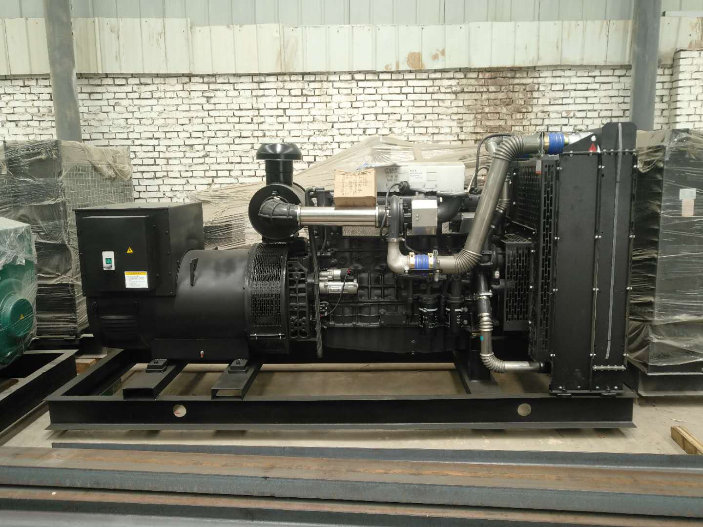 柴(chái)油發電(dian)機的組(zǔ)成